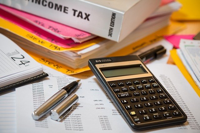 Read more about the article Small Business Owners: Should You Hire a Professional Tax Preparer?
